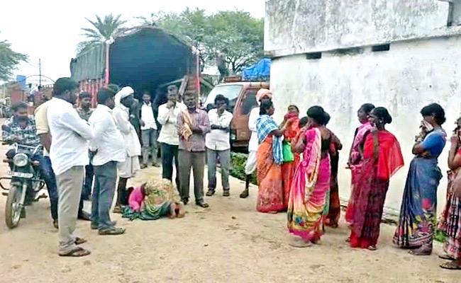 OFFICIALS-VACATED-75-FAMILIES-IN-SIDDIPET-DISTRICT