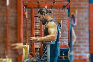 ram-charan-transformation-for-peddhi-viral-photo