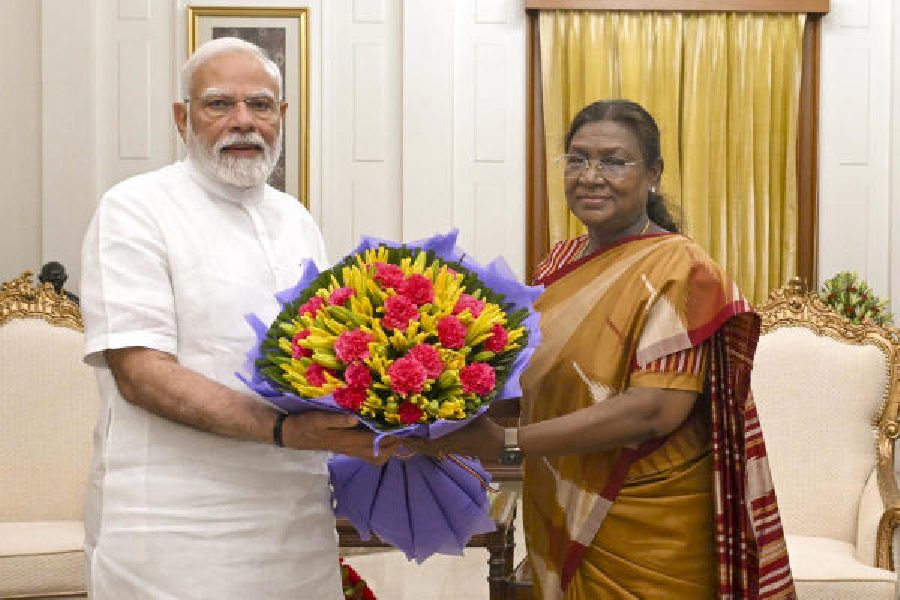 J&K Statehood Modi-Shah-Murmu Meets Spark Buzz