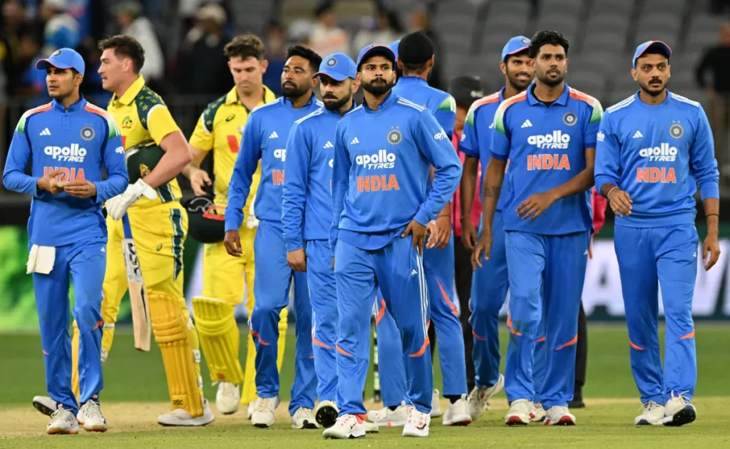 INDIA-FALTERS-AGAIN-AS-AUSTRALIA-CLINCHES-ODI-SERIES
