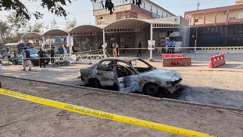 Suicide Blast Near Pakistan Court Kills 12