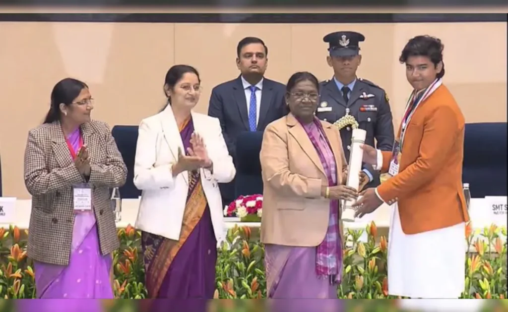 TEEN-PRODIGY-BAGS-INDIA'S-TOP-CHILD-HONOR